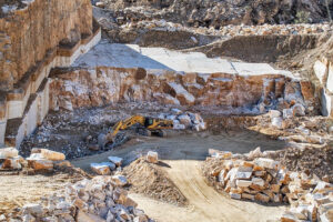 Cantera de extración de marmol de Macael en almeria